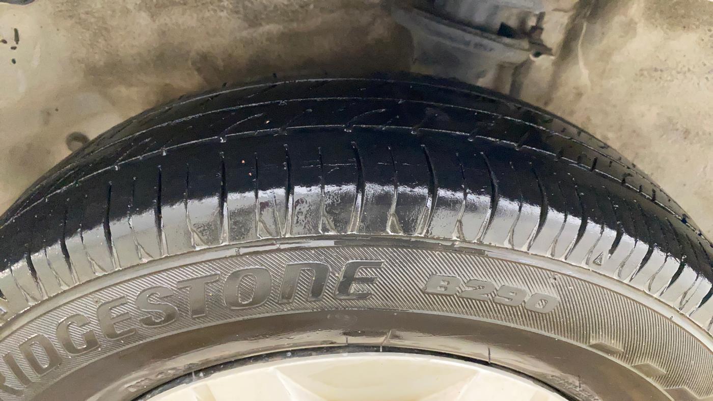 2014 Maruti Alto 800 LXI, Petrol, Manual, 38,566 km, Left Front Tyre Tread