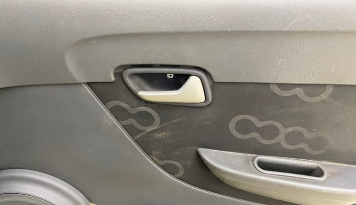2014 Maruti Alto 800 LXI, Petrol, Manual, 38,566 km, Driver Side Door Panels Control