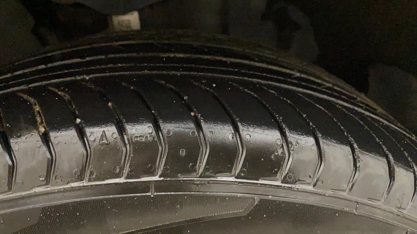 2025 Skoda Kylaq Prestige AT, Petrol, Automatic, 16,020 km, Right Front Tyre Tread