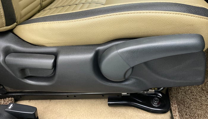 2017 Honda City V MT PETROL, Petrol, Manual, 25,527 km, Driver Side Adjustment Panel