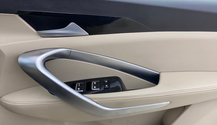 2021 MG HECTOR SHARP HYBRID 1.5 PETROL, Petrol, Manual, 46,670 km, Driver Side Door Panels Control