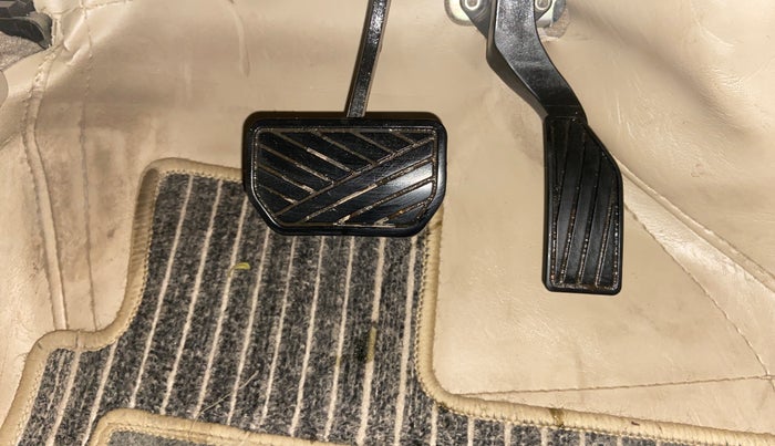 2022 Maruti Ciaz DELTA AT 1.5 SHVS PETROL, Petrol, Automatic, 48,161 km, Pedals