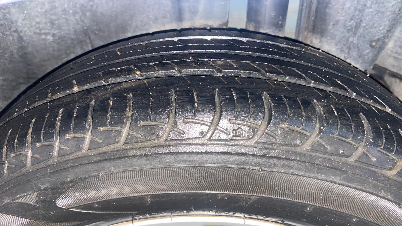 2022 Maruti Ciaz DELTA AT 1.5 SHVS PETROL, Petrol, Automatic, 48,196 km, Left Rear Tyre Tread