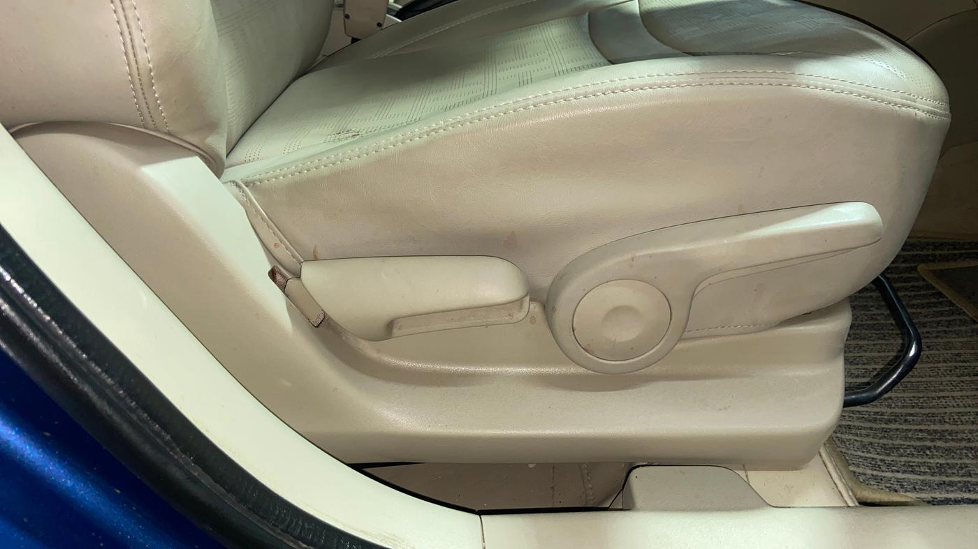 2022 Maruti Ciaz DELTA AT 1.5 SHVS PETROL, Petrol, Automatic, 48,196 km, Driver Side Adjustment Panel