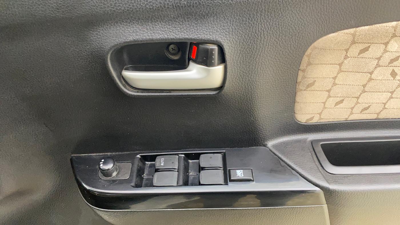 2018 Maruti Wagon R 1.0 VXI, Petrol, Manual, 40,285 km, Driver Side Door Panels Control