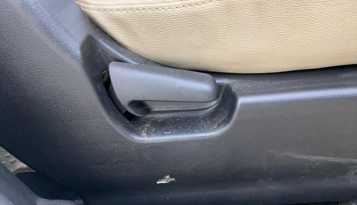 2018 Maruti Wagon R 1.0 VXI, Petrol, Manual, 40,285 km, Driver Side Adjustment Panel