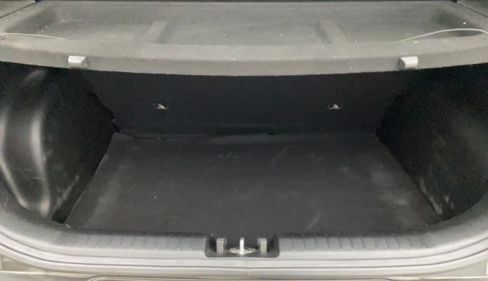 2022 Hyundai VENUE S(O) 1.2, Petrol, Manual, 13,781 km, Boot Inside