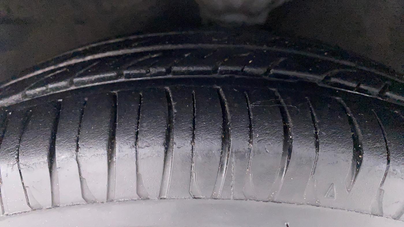 2013 Hyundai Santro Xing GLS, Petrol, Manual, 76,196 km, Left Front Tyre Tread