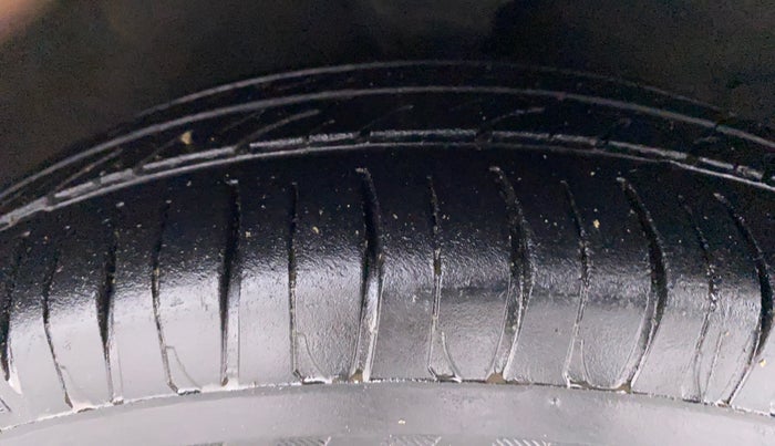 2013 Hyundai Santro Xing GLS, Petrol, Manual, 76,196 km, Right Front Tyre Tread