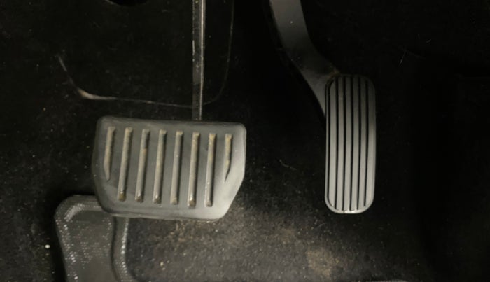 2022 Tata Safari XTA PLUS, Diesel, Automatic, 63,089 km, Pedals