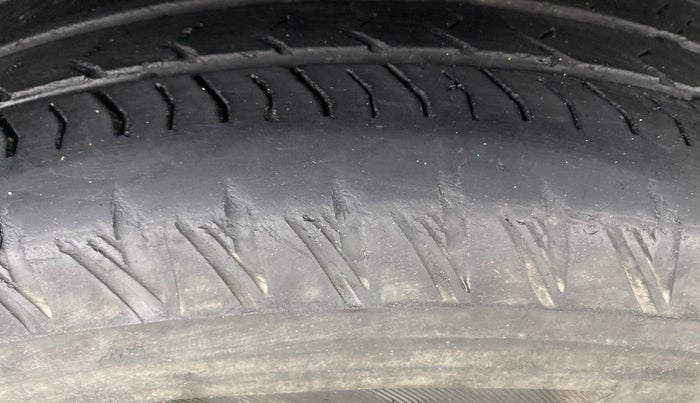 2022 Tata Safari XTA PLUS, Diesel, Automatic, 63,089 km, Right Front Tyre Tread