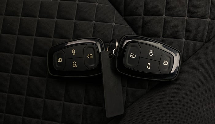 2022 Tata Safari XTA PLUS, Diesel, Automatic, 63,089 km, Key Close Up