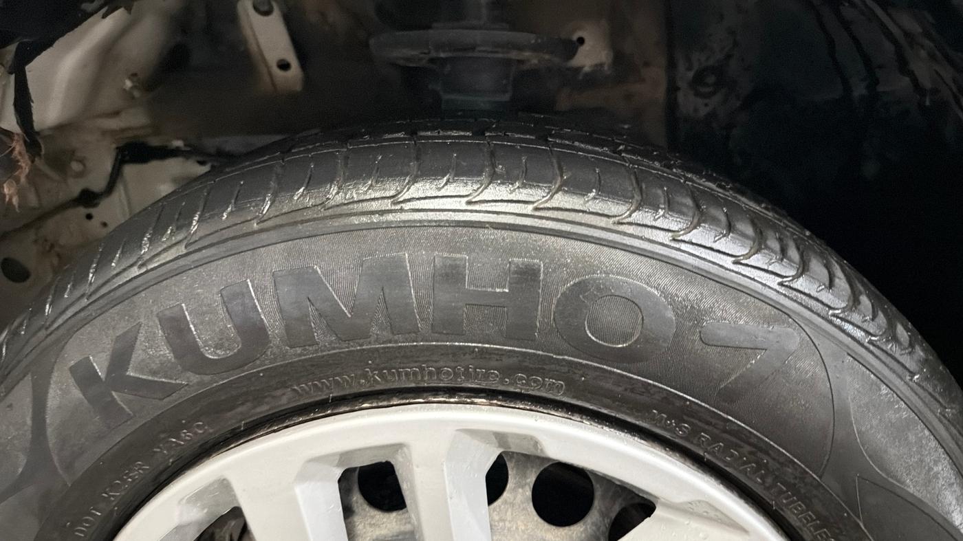 2022 Maruti BREZZA VXI SMART HYBRID, Petrol, Manual, 88,362 km, Left Front Tyre Tread