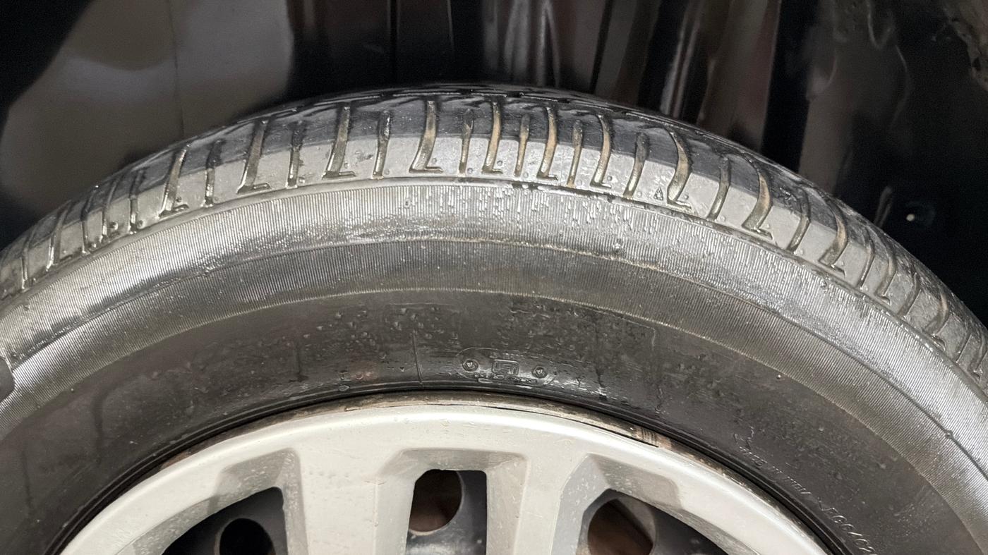 2022 Maruti BREZZA VXI SMART HYBRID, Petrol, Manual, 88,362 km, Left Rear Tyre Tread