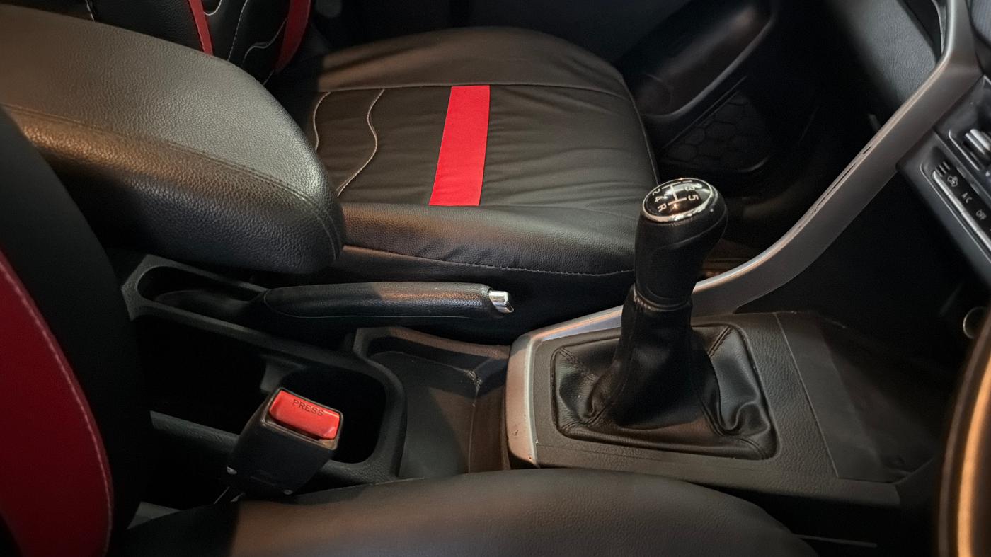2022 Maruti BREZZA VXI SMART HYBRID, Petrol, Manual, 88,362 km, Gear Lever
