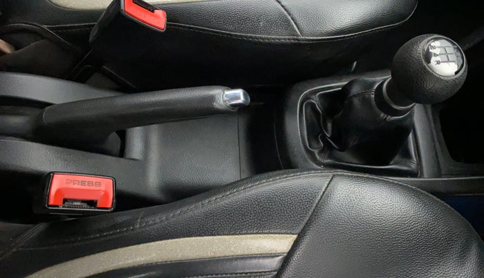 2015 Maruti Swift VXI, Petrol, Manual, 1,21,184 km, Gear Lever