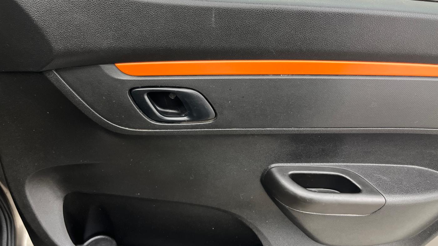 2018 Renault Kwid CLIMBER 1.0 AMT, Petrol, Automatic, 90,336 km, Driver Side Door Panels Control