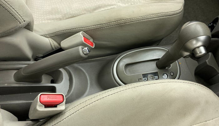 2015 Nissan Micra XV CVT, Petrol, Automatic, 47,617 km, Gear Lever