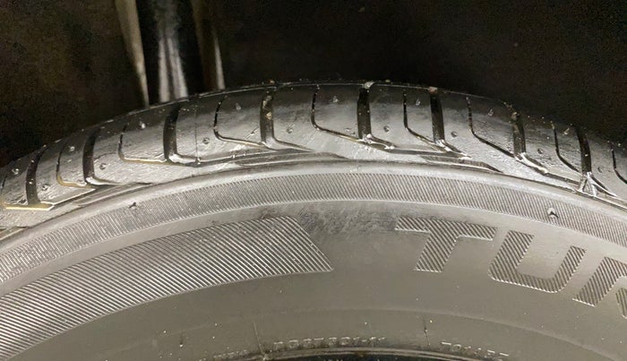 2019 Maruti Vitara Brezza ZDI PLUS AMT, Diesel, Automatic, 62,836 km, Right Rear Tyre Tread