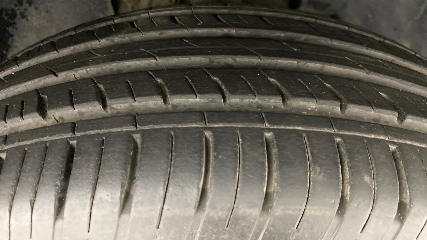 2020 Tata Harrier XZA + DUAL TONE, Diesel, Automatic, 24,344 km, Right Front Tyre Tread
