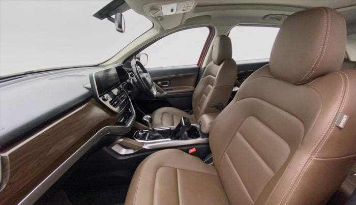2020 Tata Harrier XZA + DUAL TONE, Diesel, Automatic, 24,344 km, Right Side Front Door Cabin