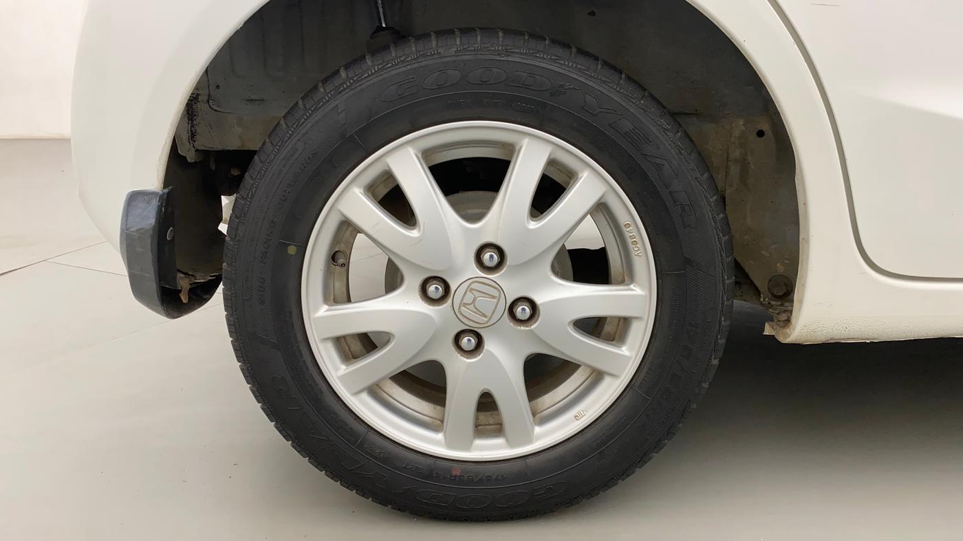 2013 Honda Brio V MT, Petrol, Manual, 57,827 km, Right Rear Wheel