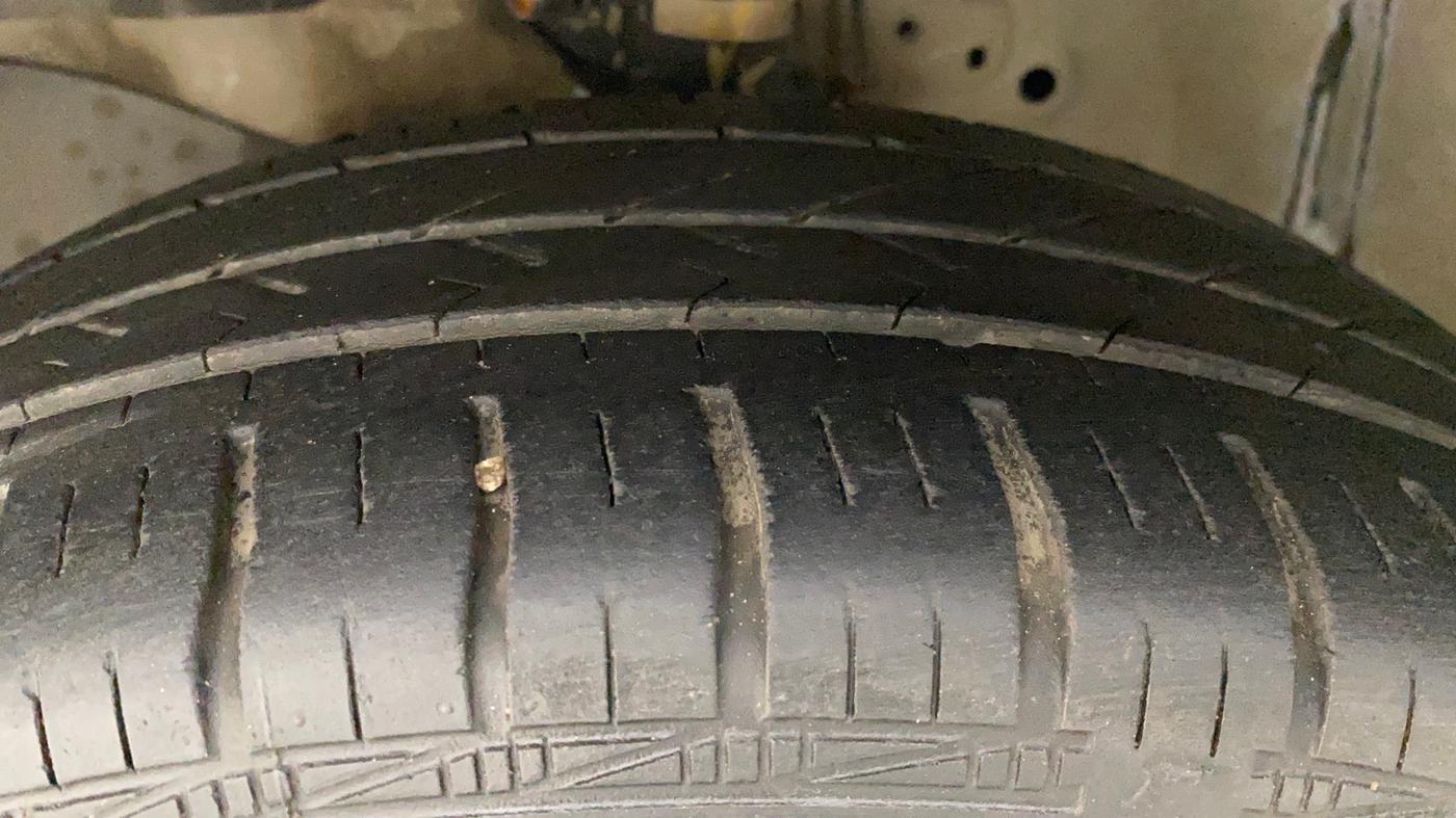 2013 Honda Brio V MT, Petrol, Manual, 57,827 km, Left Front Tyre Tread