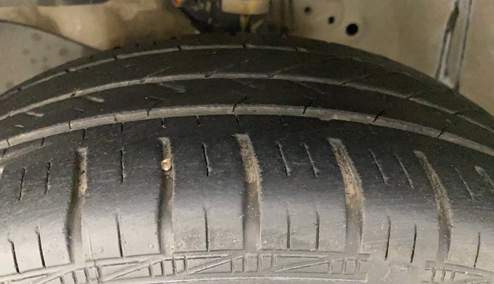 2013 Honda Brio V MT, Petrol, Manual, 57,827 km, Left Front Tyre Tread