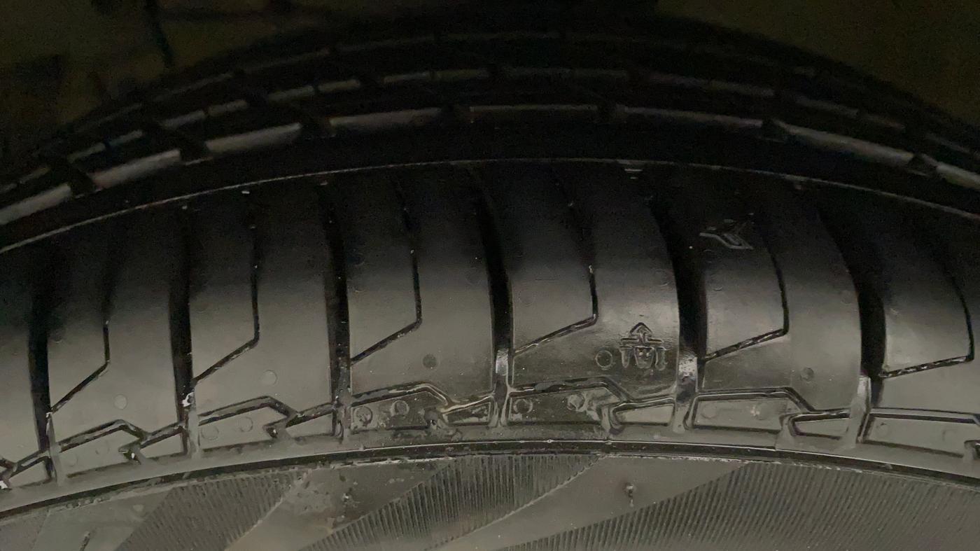 2017 Maruti Ciaz ZDI+ SHVS, Diesel, Manual, 22,161 km, Left Front Tyre Tread
