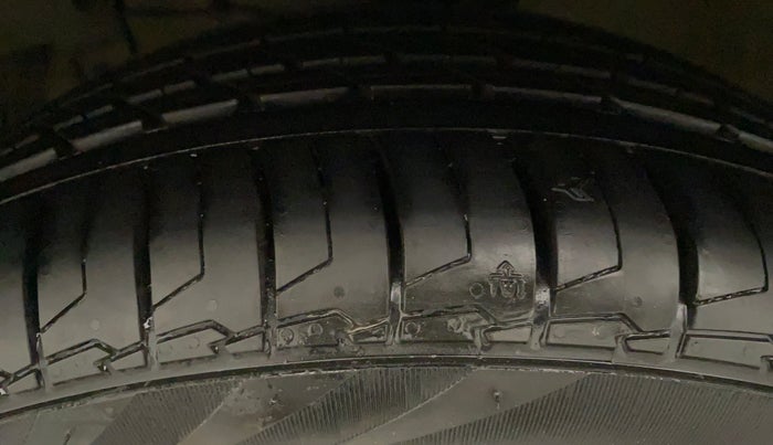 2017 Maruti Ciaz ZDI+ SHVS, Diesel, Manual, 22,161 km, Left Front Tyre Tread