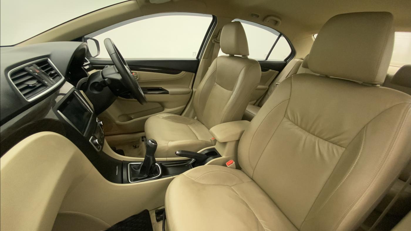 2017 Maruti Ciaz ZDI+ SHVS, Diesel, Manual, 22,161 km, Right Side Front Door Cabin