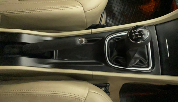 2017 Maruti Ciaz ZDI+ SHVS, Diesel, Manual, 22,161 km, Gear Lever