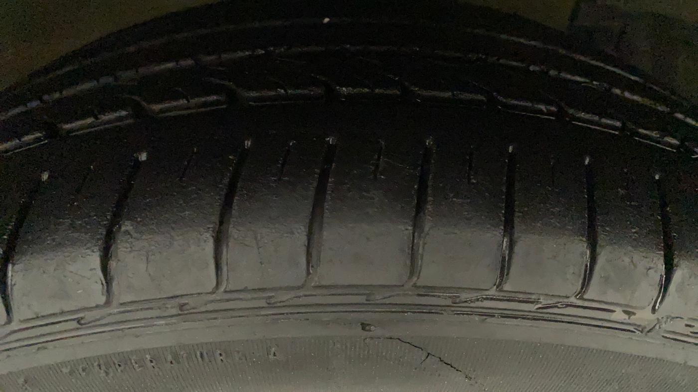 2017 Maruti Ciaz ZDI+ SHVS, Diesel, Manual, 22,161 km, Right Front Tyre Tread