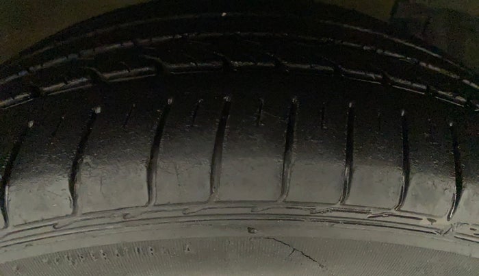 2017 Maruti Ciaz ZDI+ SHVS, Diesel, Manual, 22,161 km, Right Front Tyre Tread