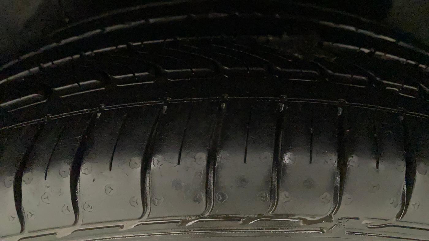 2017 Maruti Ciaz ZDI+ SHVS, Diesel, Manual, 22,161 km, Left Rear Tyre Tread