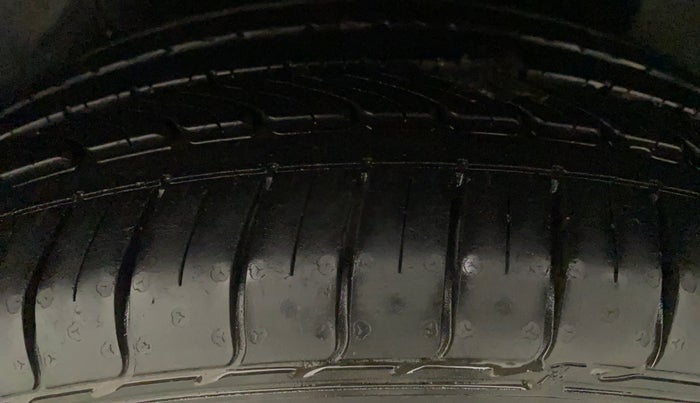 2017 Maruti Ciaz ZDI+ SHVS, Diesel, Manual, 22,161 km, Left Rear Tyre Tread