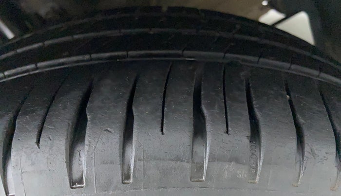2017 Maruti Baleno DELTA PETROL 1.2, Petrol, Manual, 44,728 km, Right Front Tyre Tread