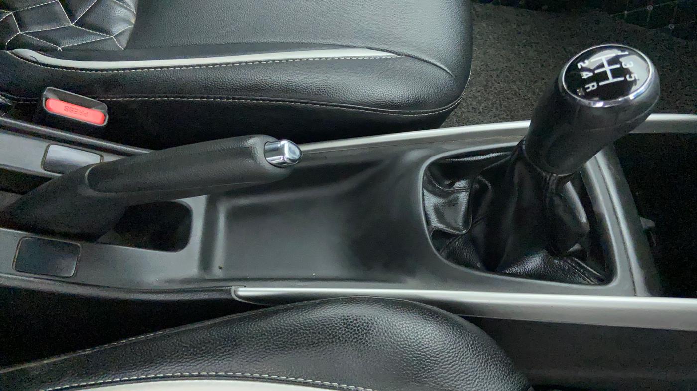 2017 Maruti Baleno DELTA PETROL 1.2, Petrol, Manual, 44,728 km, Gear Lever