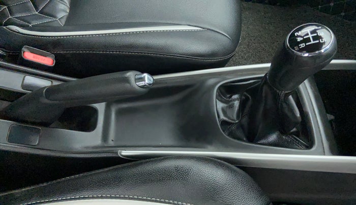 2017 Maruti Baleno DELTA PETROL 1.2, Petrol, Manual, 44,728 km, Gear Lever