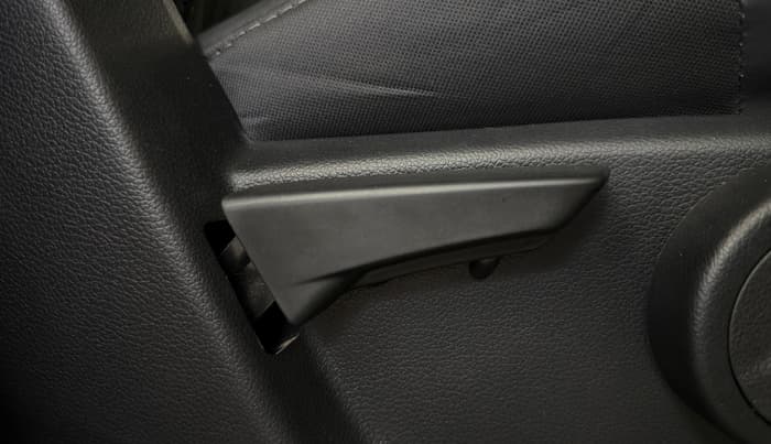 2021 Mahindra Thar LX PETROL HT 4WD AT, Petrol, Automatic, 11,175 km, Driver Side Adjustment Panel