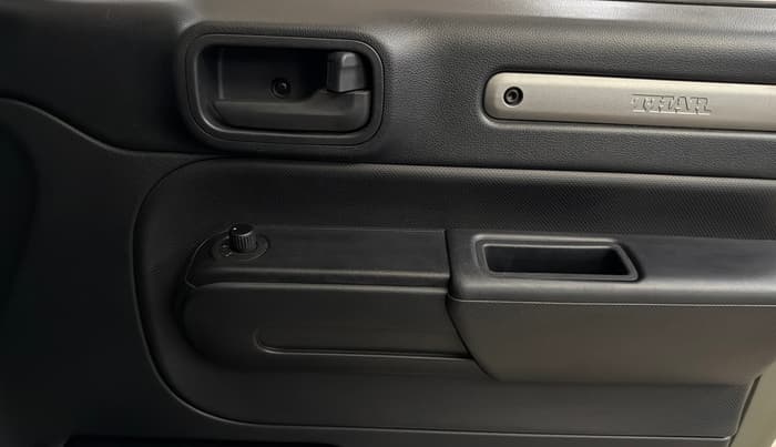2021 Mahindra Thar LX PETROL HT 4WD AT, Petrol, Automatic, 11,175 km, Driver Side Door Panels Control