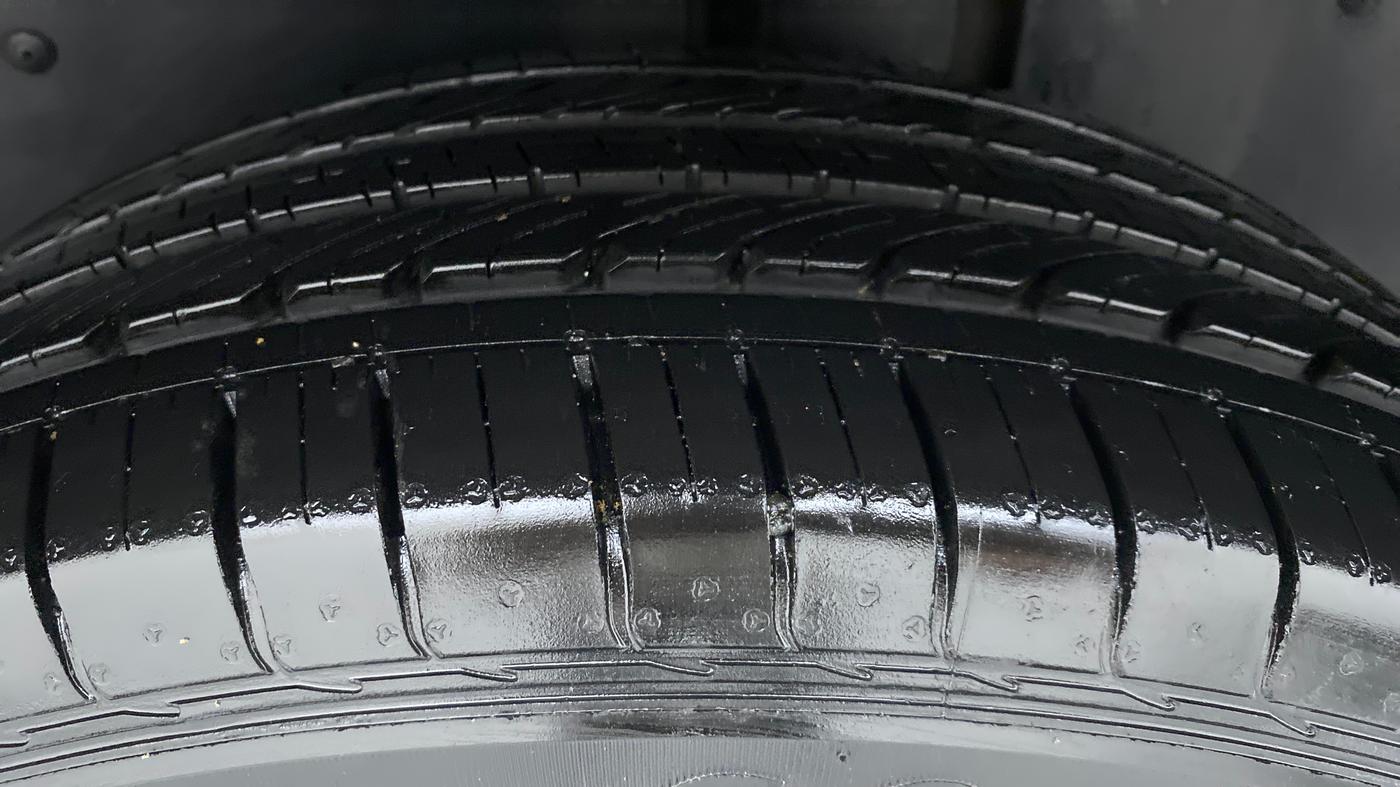 2019 MG HECTOR SHARP DCT PETROL, Petrol, Automatic, 35,499 km, Left Rear Tyre Tread