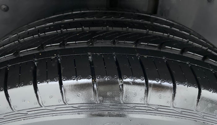 2019 MG HECTOR SHARP DCT PETROL, Petrol, Automatic, 35,499 km, Left Rear Tyre Tread