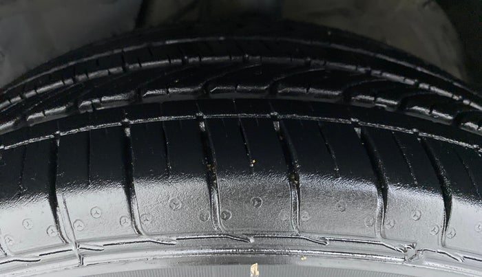 2019 MG HECTOR SHARP DCT PETROL, Petrol, Automatic, 35,499 km, Left Front Tyre Tread