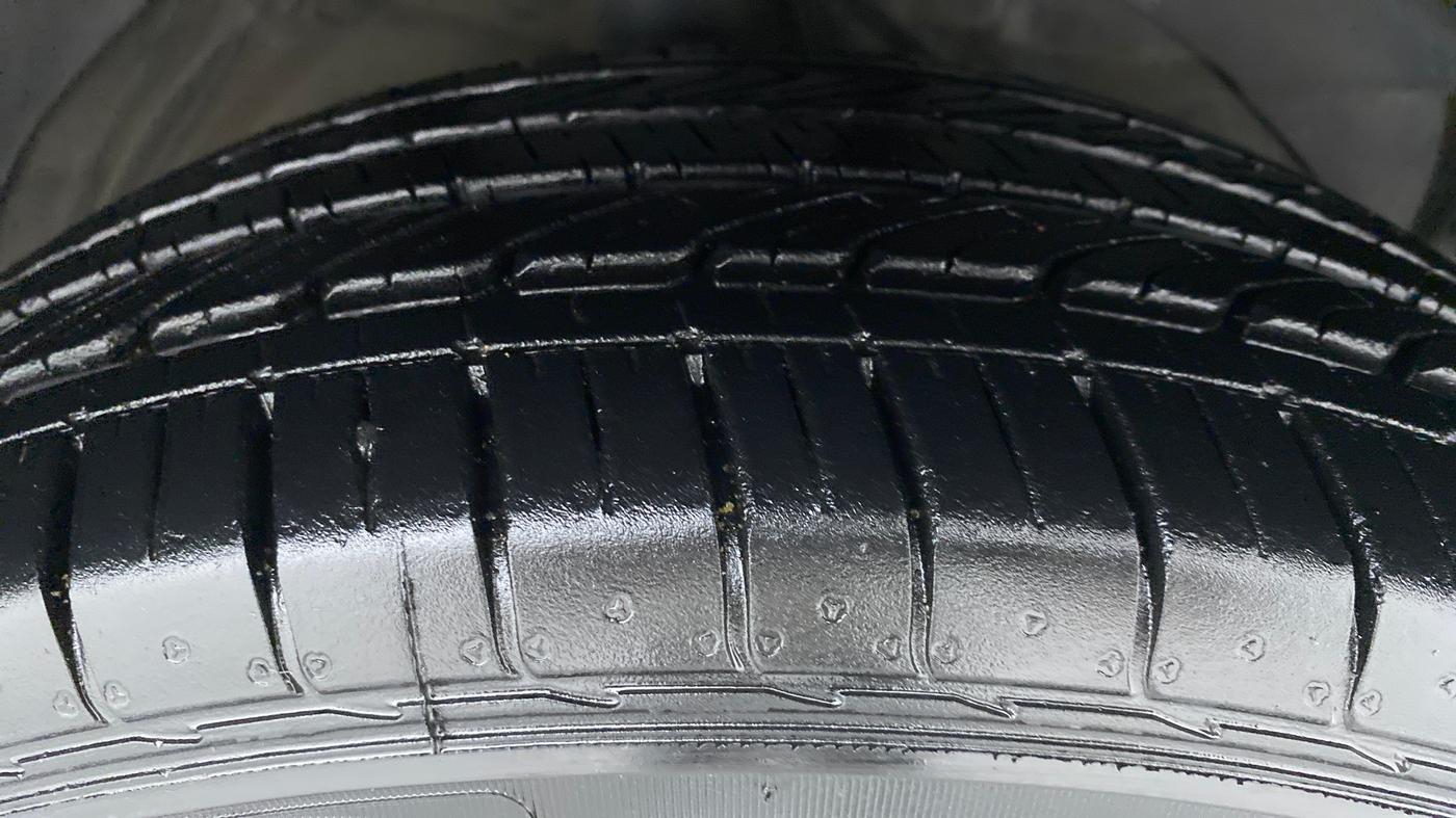 2019 MG HECTOR SHARP DCT PETROL, Petrol, Automatic, 35,499 km, Right Front Tyre Tread