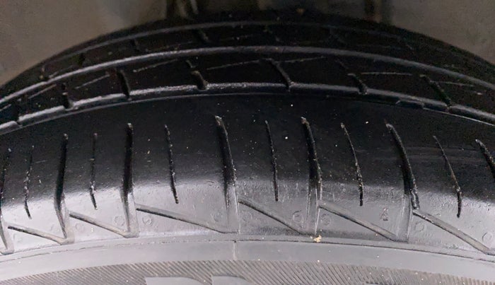 2021 Maruti Alto VXI, Petrol, Manual, 33,415 km, Left Front Tyre Tread