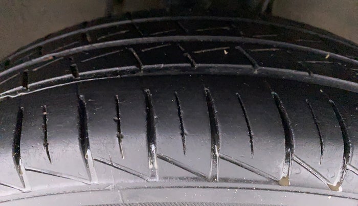 2021 Maruti Alto VXI, Petrol, Manual, 33,415 km, Right Front Tyre Tread