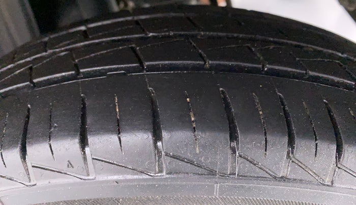 2021 Maruti Alto VXI, Petrol, Manual, 33,415 km, Left Rear Tyre Tread