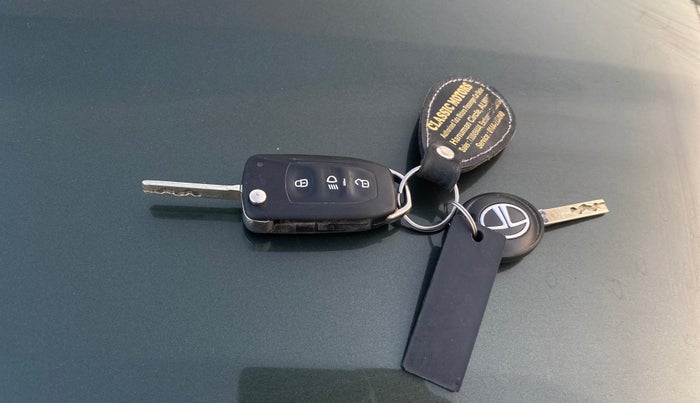 2021 Tata NEXON XZ PETROL, Petrol, Manual, 76,618 km, Key Close Up