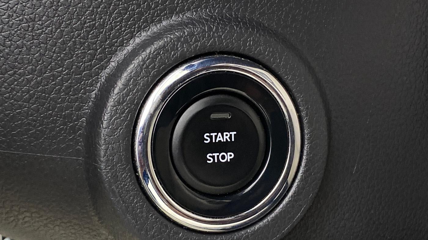 2025 Mahindra Thar Roxx AX7 L Diesel AT 4WD, Diesel, Automatic, 19,011 km, Keyless Start/ Stop Button